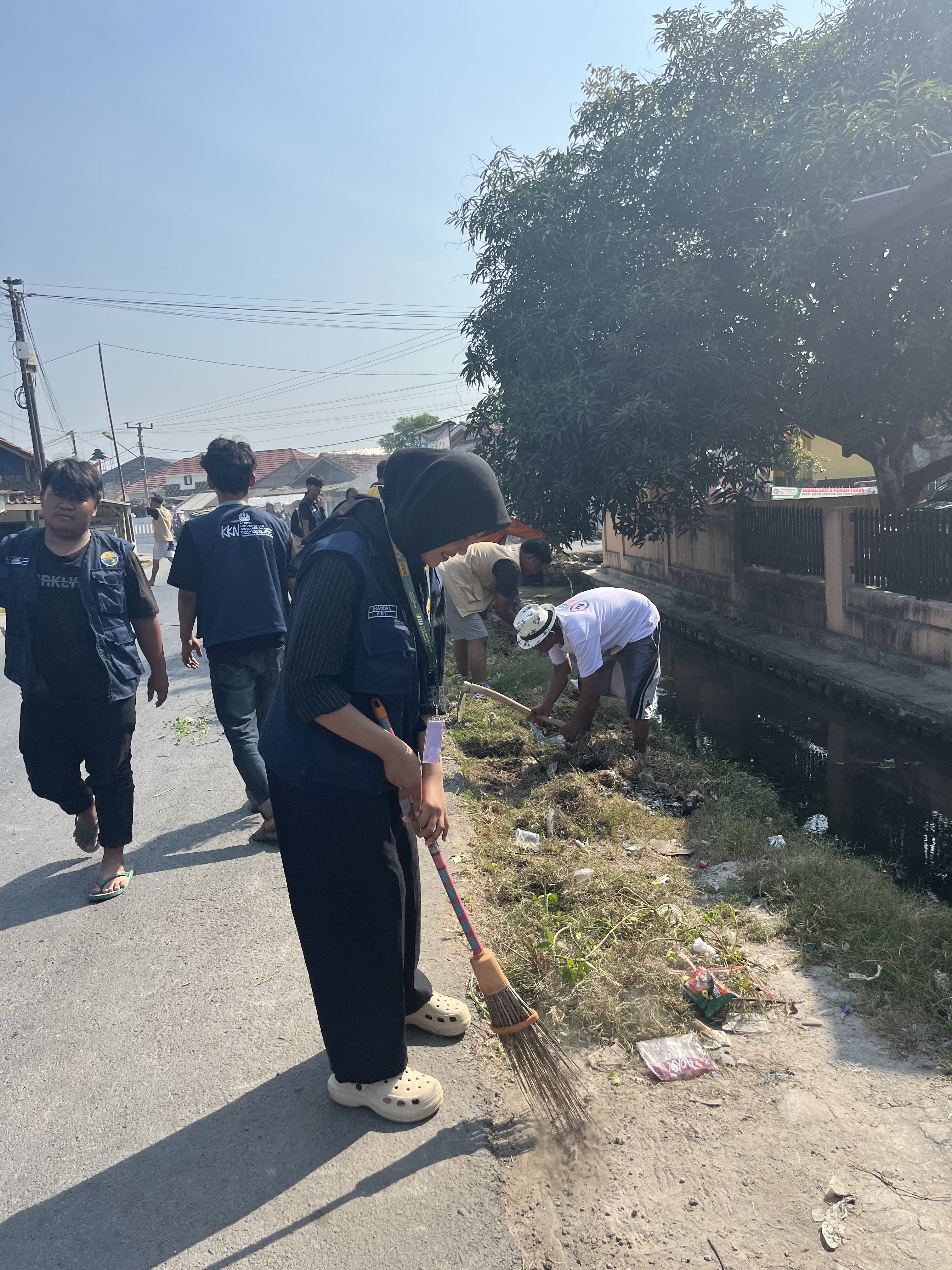 Kerja Bakti Pembersihan Saluran Air