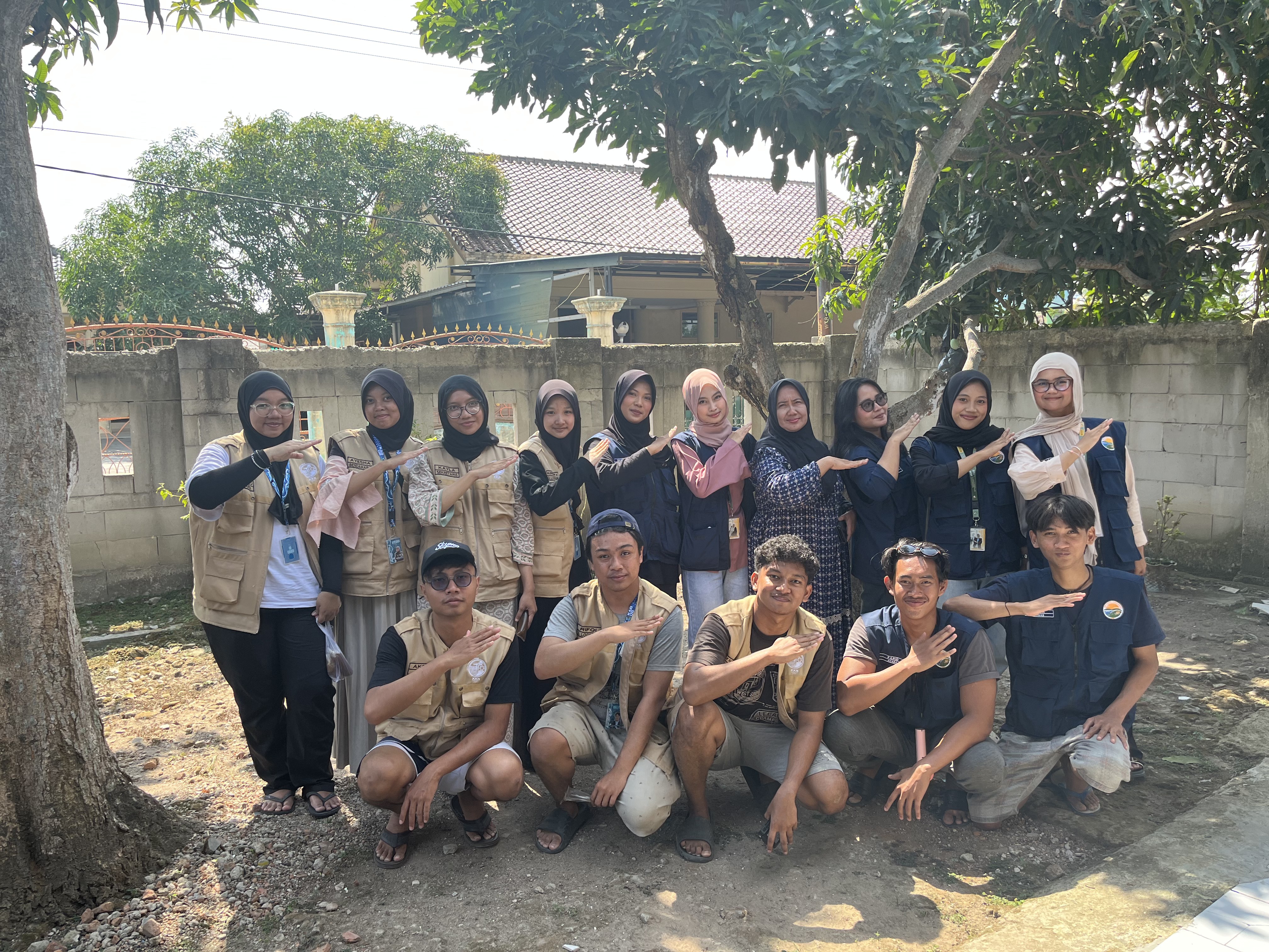 Foto Kebersamaan KKN UNSIKA & IPB